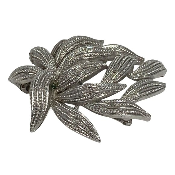 VTG CROWN TRIFARI Textured Silver Tone Wheat Wreath Plant Leaves Spray Brooch - Picture 5 of 9